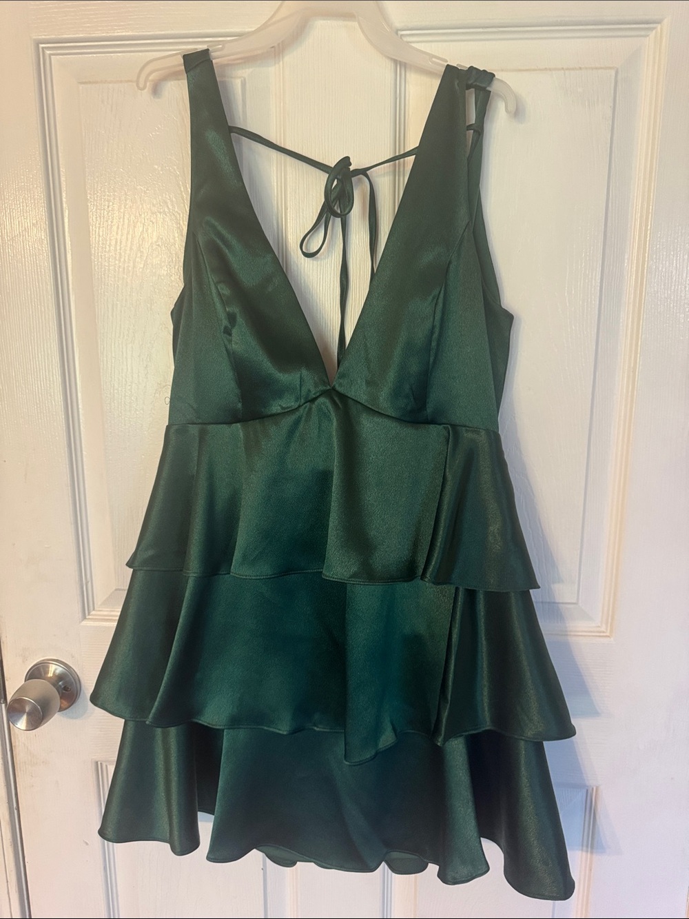 Lulu’s Emerald Tiered V-Neck Satin Dress